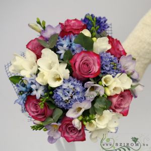 scented purple flowers (hyacinth, rose, freesia 22stems)