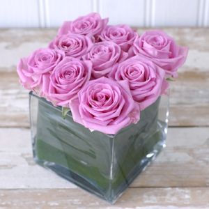 Glaskubus mit 9 Rosen