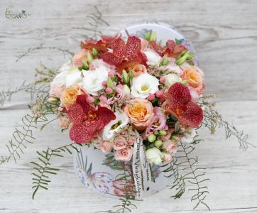 Flower box with lisianthus, roses, vanda orchids (30 stems)