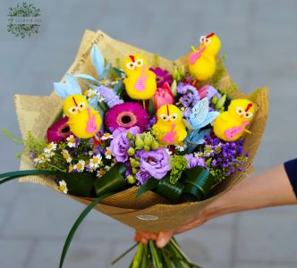 Húsvéti csokor gitározó kiscsibékkel (12 szál)