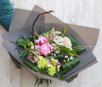 Woody, natural peony mixed bouquet (14 stems)