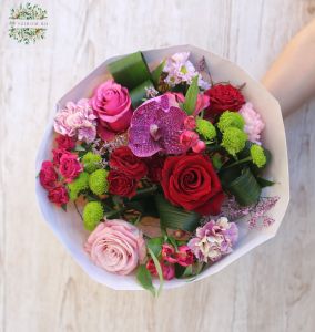 Small mixed bouquet with shades of pink and red (16 stems)