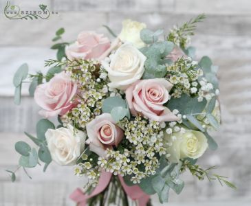 10 Rosen mit 12 kleinen Blumen