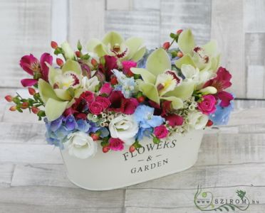 tin pot with fresh flowers (19 stems)