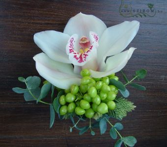 Boutonniere of cymbidium (white)