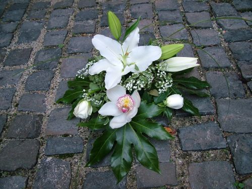 flower delivery Budapest - bier arrangement (L shaped) (35 cm)