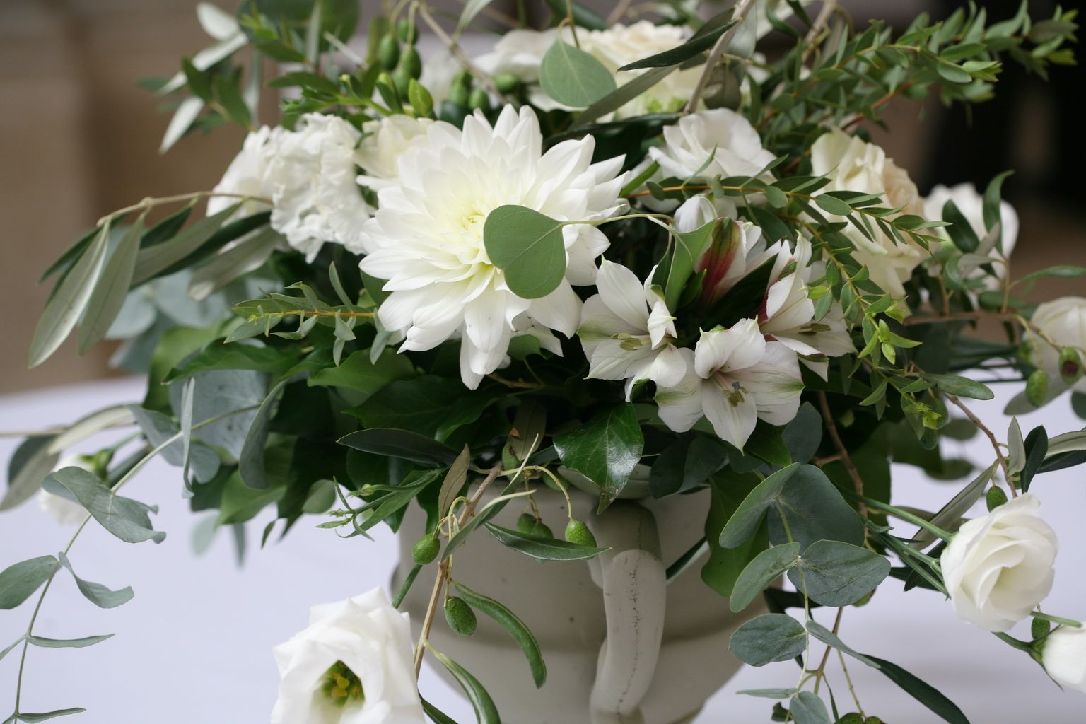 flower delivery Budapest - Wedding Centerpiece rustic stone pot, Vajdahunyad Castle Budapest (lisianthus, dahlia, alstromelia,  white)
