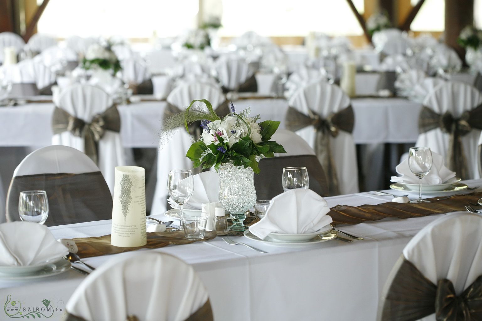 flower delivery Budapest - Flower decoration with aqua chrystals 1 pc , Bagolyvár (white), wedding