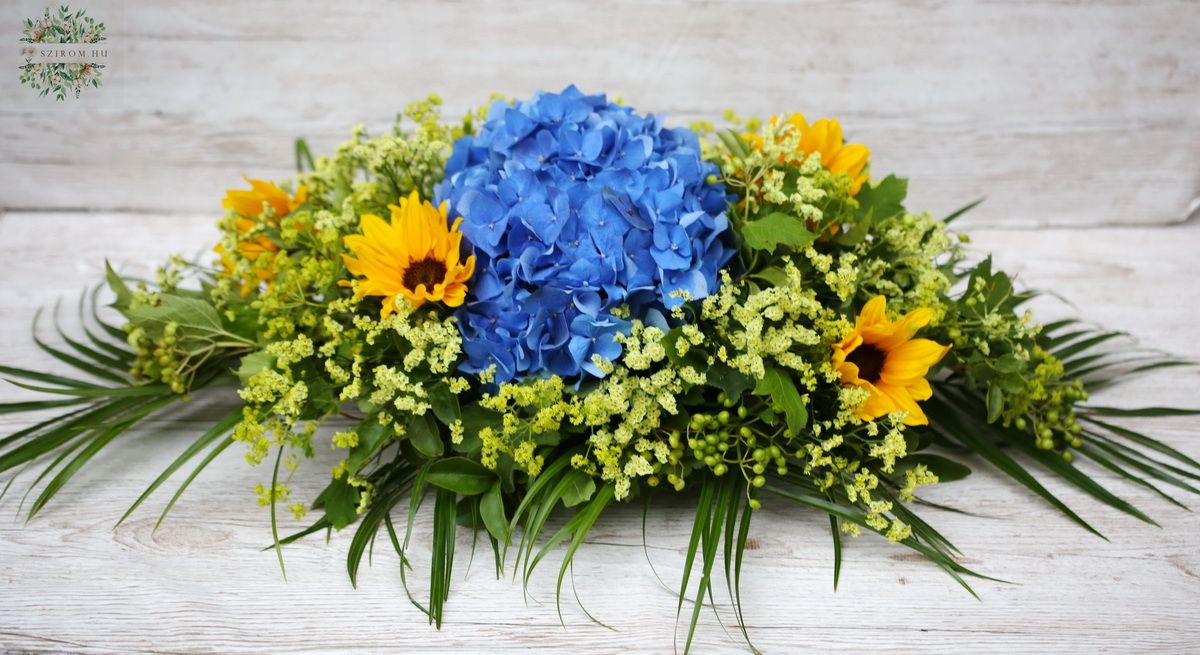 flower delivery Budapest - Main table decoration  Hemingway étterem (hydrangea, sunflower, blue, yellow)
