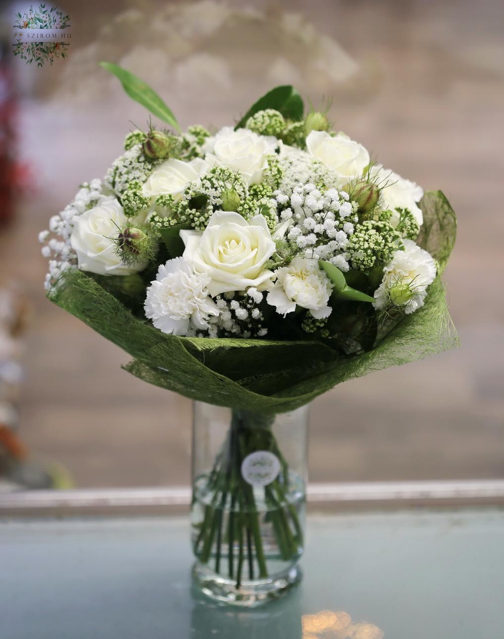 Blumenlieferung nach Budapest - 19-strängiger weißer Blumenstrauß mit Vase
