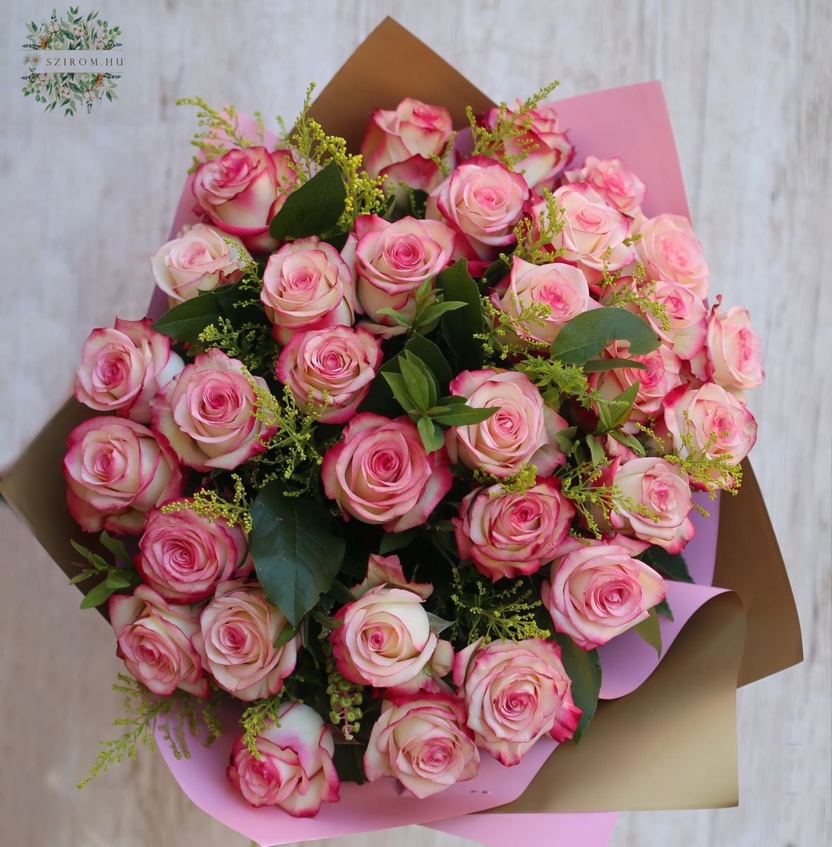 flower delivery Budapest - 30 stems of transitional pink roses in a bouquet