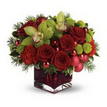 flower delivery Budapest - glass cube vase, with green orchids, and red roses (22cm) 