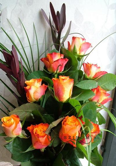 Blumenlieferung nach Budapest - 10 orange Rosen