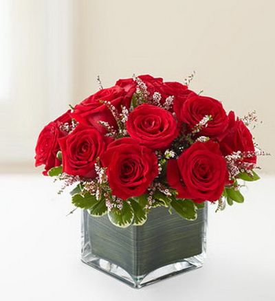 flower delivery Budapest - glass cube with 13 red roses, and small flowers