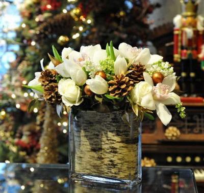 Blumenlieferung nach Budapest - Winter Glaskubus (Rosen, Orchideen, Tulpen, 19 Stämme)