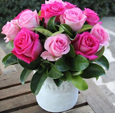 Blumenlieferung nach Budapest - Rosen in Keramiktopf (11 Stämme)