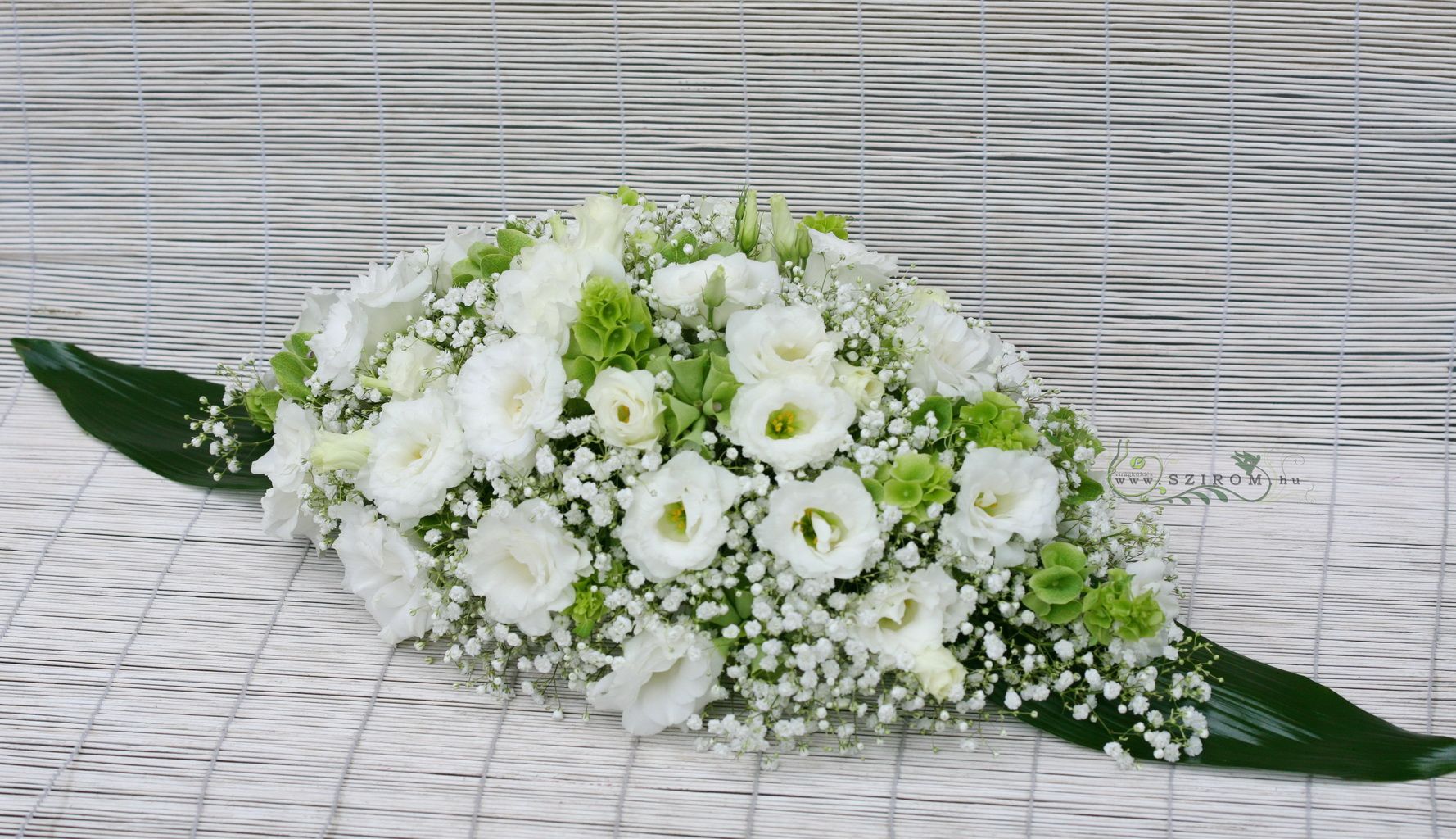 flower delivery Budapest - Main table centerpiece (baby's breath, lisianthus, white), wedding