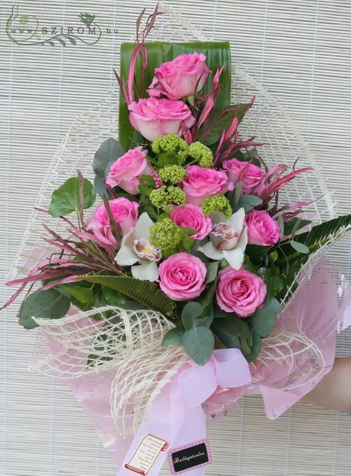 Blumenlieferung nach Budapest - Rosa Rosen Abschluss Straus