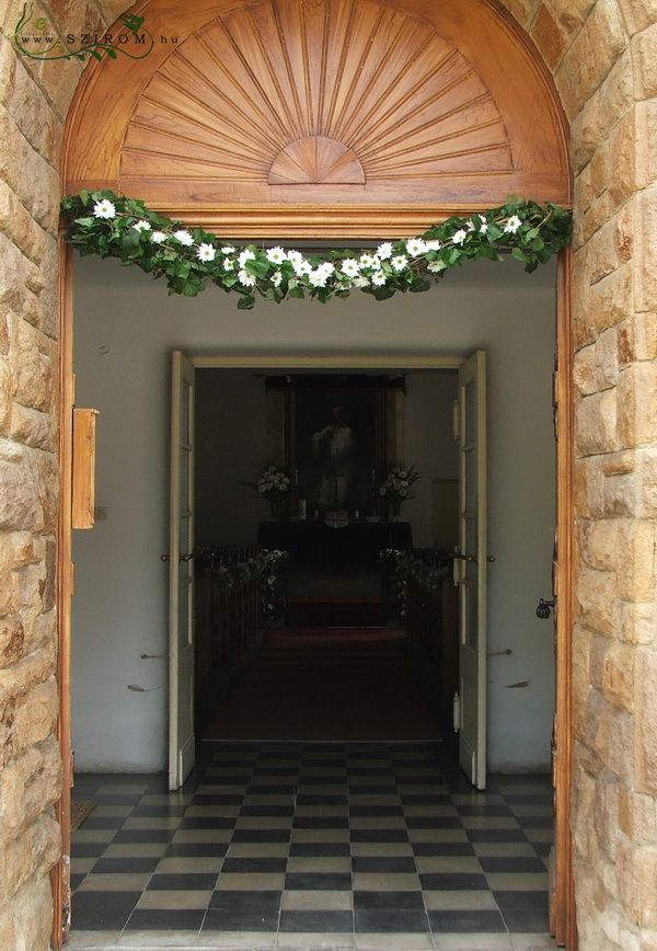 flower delivery Budapest - church flower decor (chrysanthemum, white), wedding