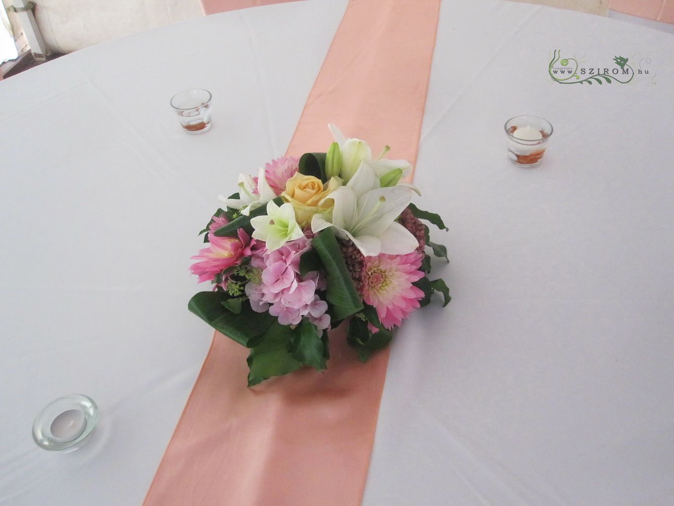 flower delivery Budapest - Centerpiece with dahlias (pink, cream), wedding