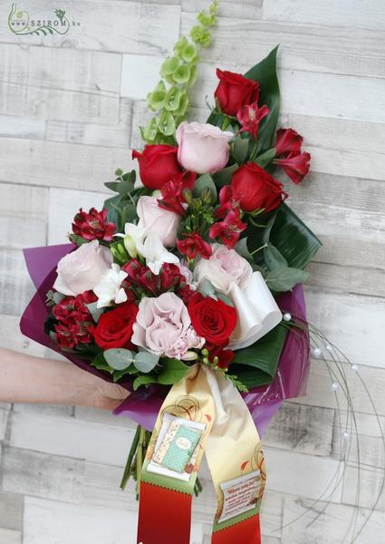 Blumenlieferung nach Budapest - Graduation Blumenstrauß mit roten Rosen (17 Stämme)