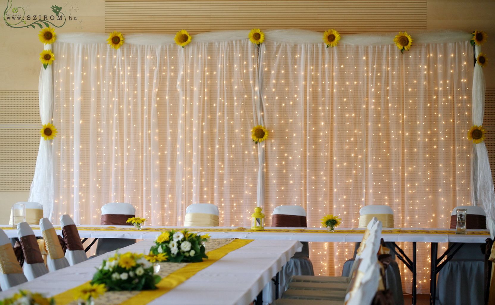 Blumenlieferung nach Budapest - Festsaaldekoration