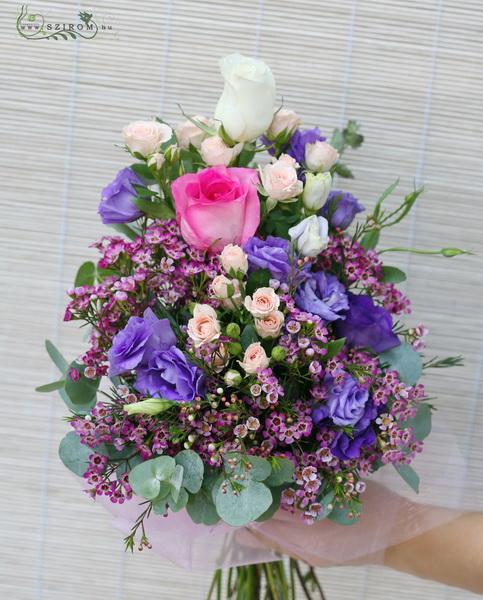 flower delivery Budapest - Spray flowers in tall bouquet
