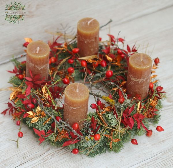 Blumenlieferung nach Budapest - Adventskranz mit Hagebutten (30cm)