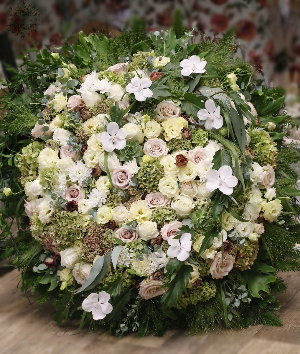 Blumenlieferung nach Budapest - Stehender Kranz mit Pastellblumen (1m)