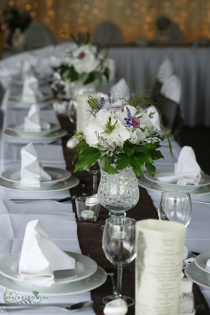 flower delivery Budapest - Centerpiece 1pc, Bagolyvár Inárcs (hydrangea, rose, white), wedding