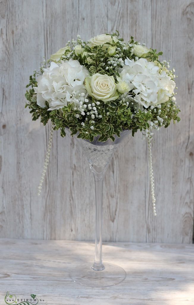 flower delivery Budapest - Centerpiece in coctail vase (hydrangea, rose, white)