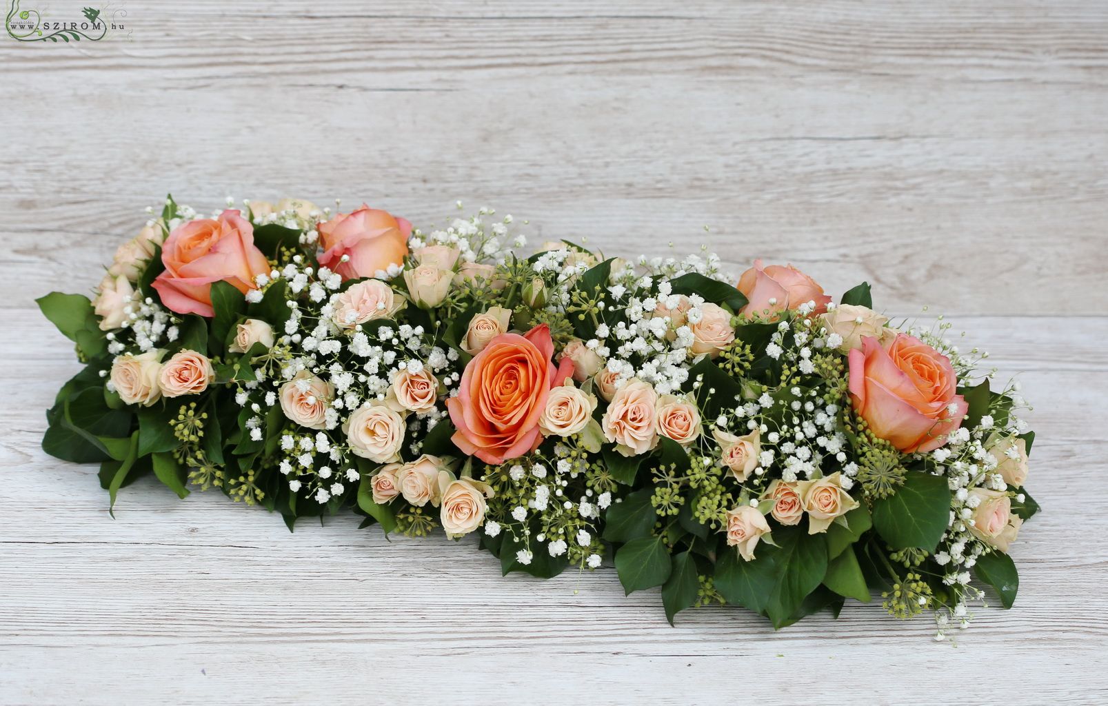 flower delivery Budapest - Centerpiece (rose, spray rose, baby breath, peach)