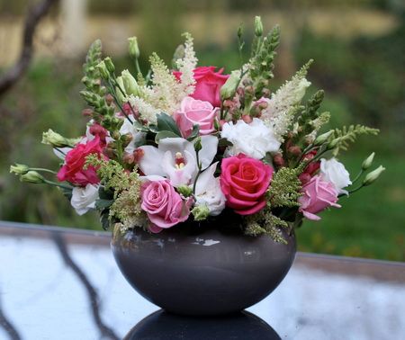 Blumenlieferung nach Budapest - Mittelstück mit Astilbe (27 Stämme)