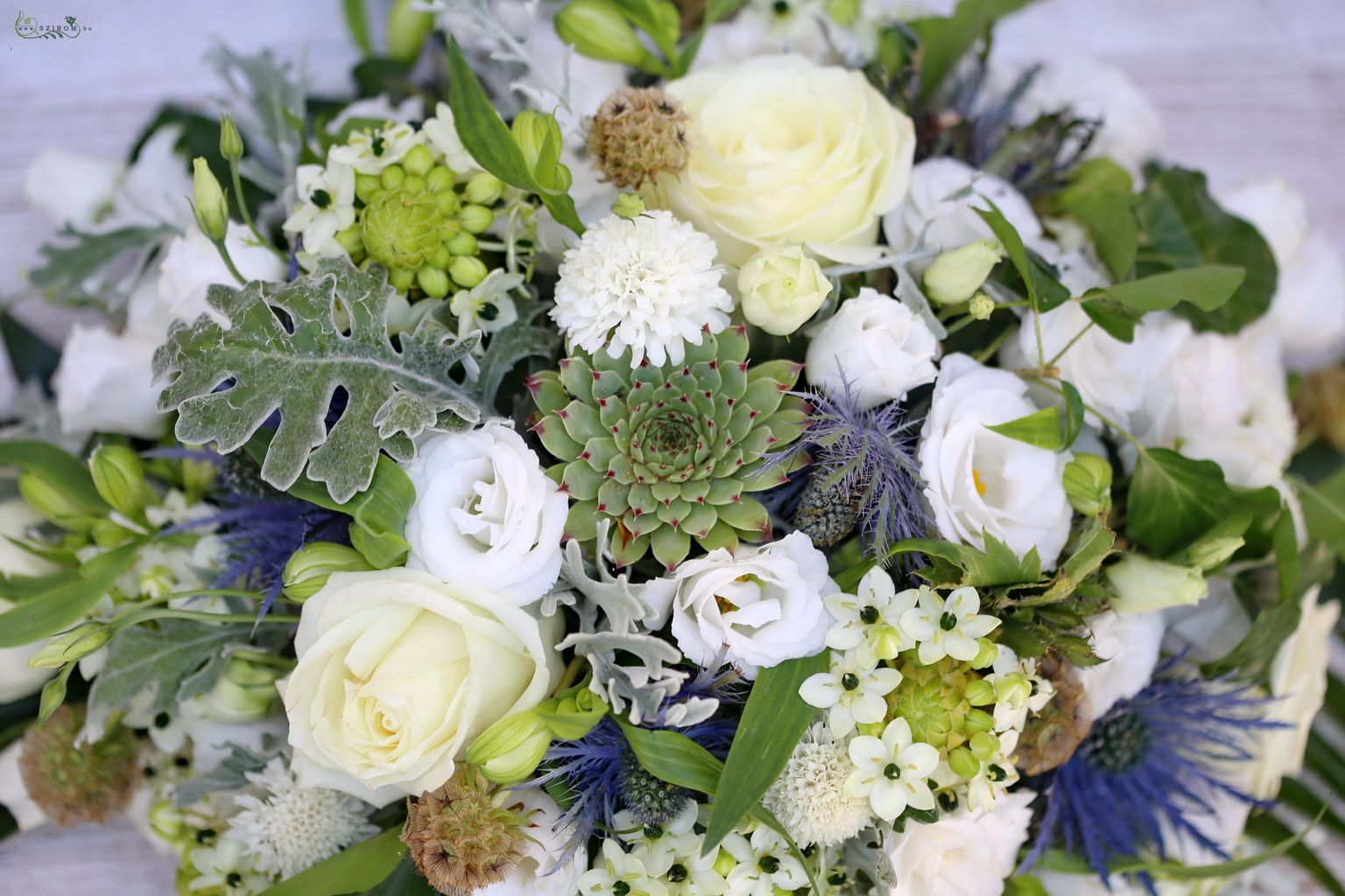 Blumenlieferung nach Budapest - Autodekoration mit Blumen