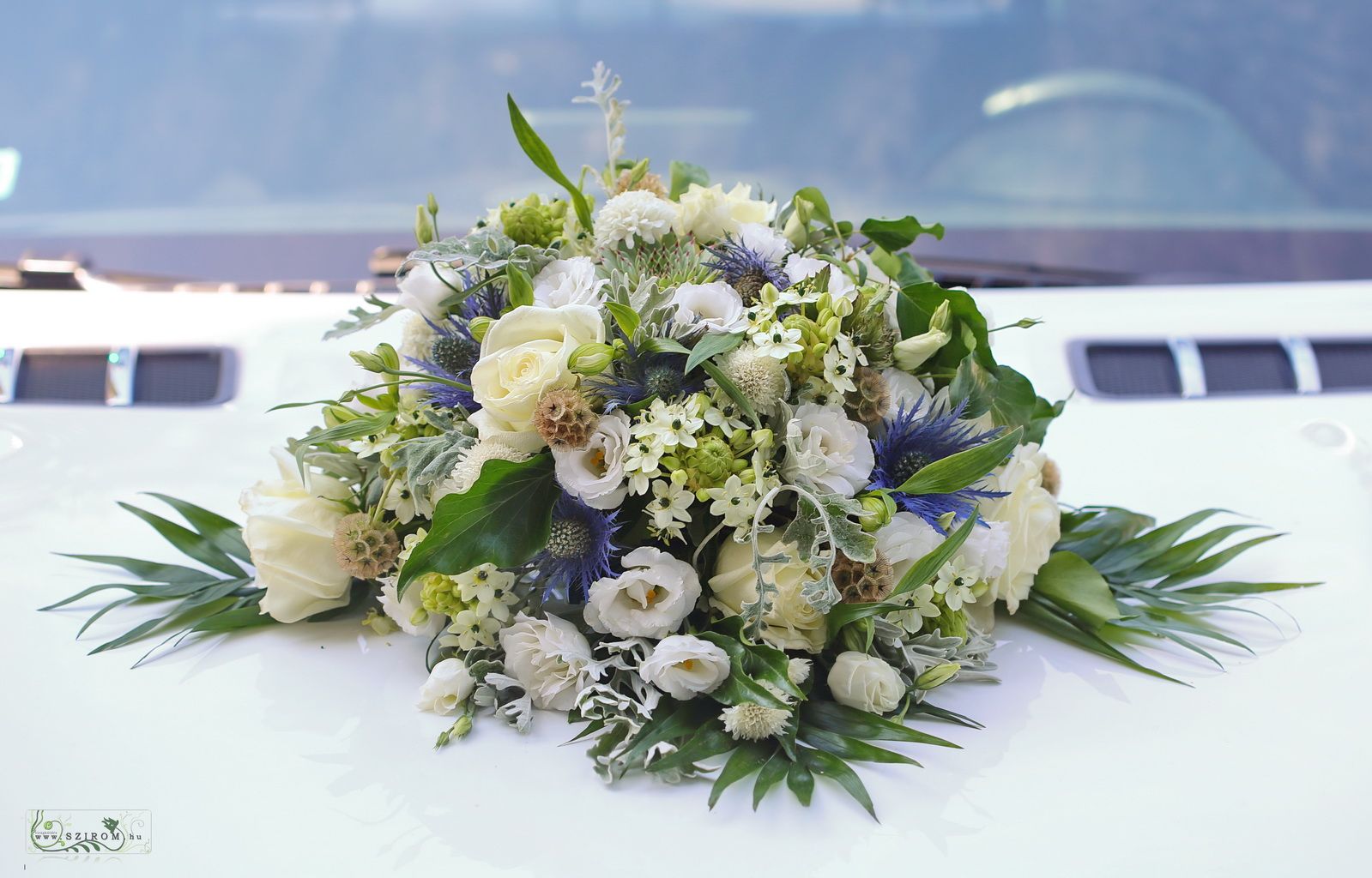 Blumenlieferung nach Budapest - Autodekoration mit Blumen