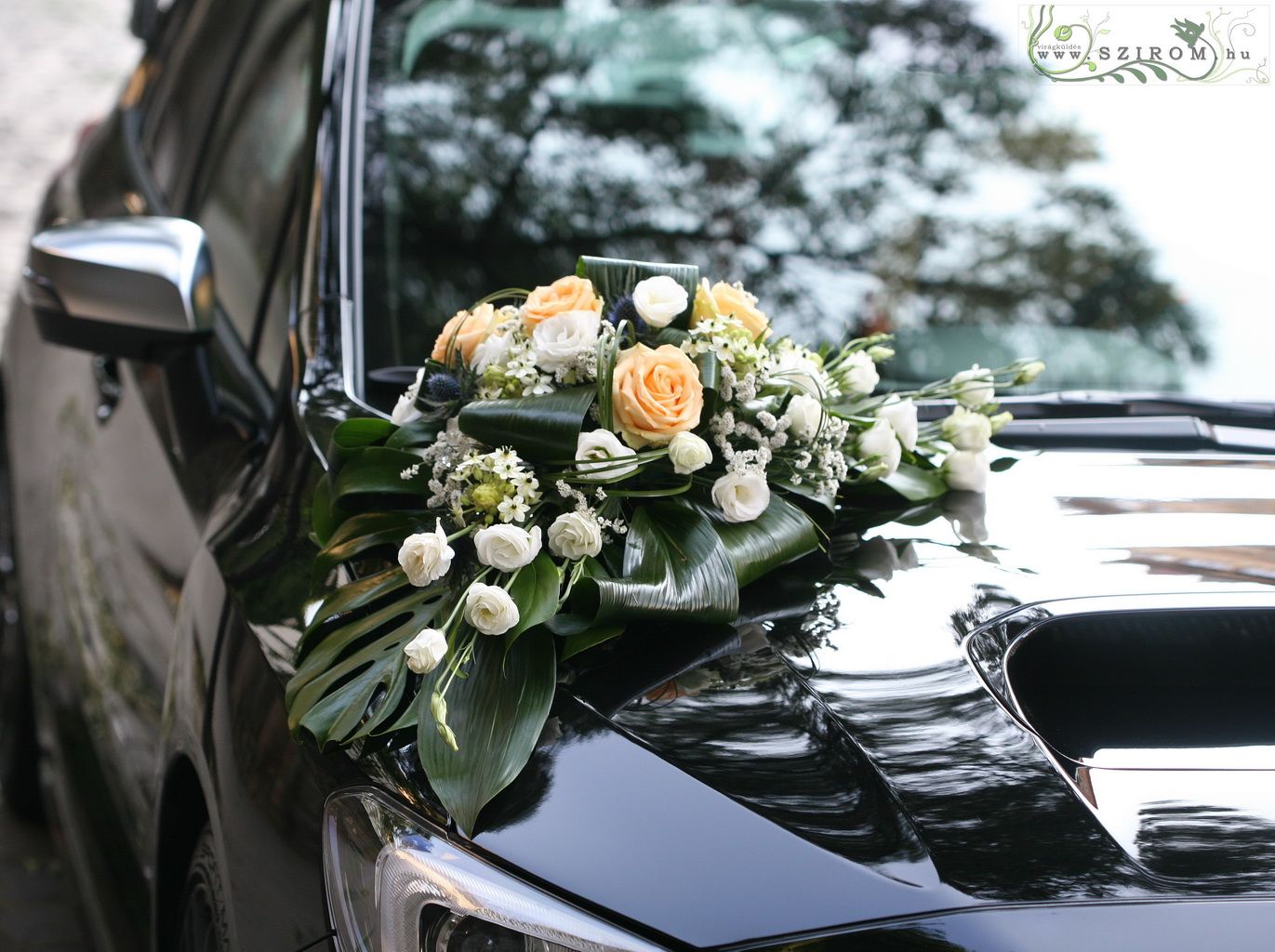 Virágküldés Budapest - autódísz (rózsa, bokros rózsa, liziantusz, eryngium, ornithogalum, fehér, barack) 