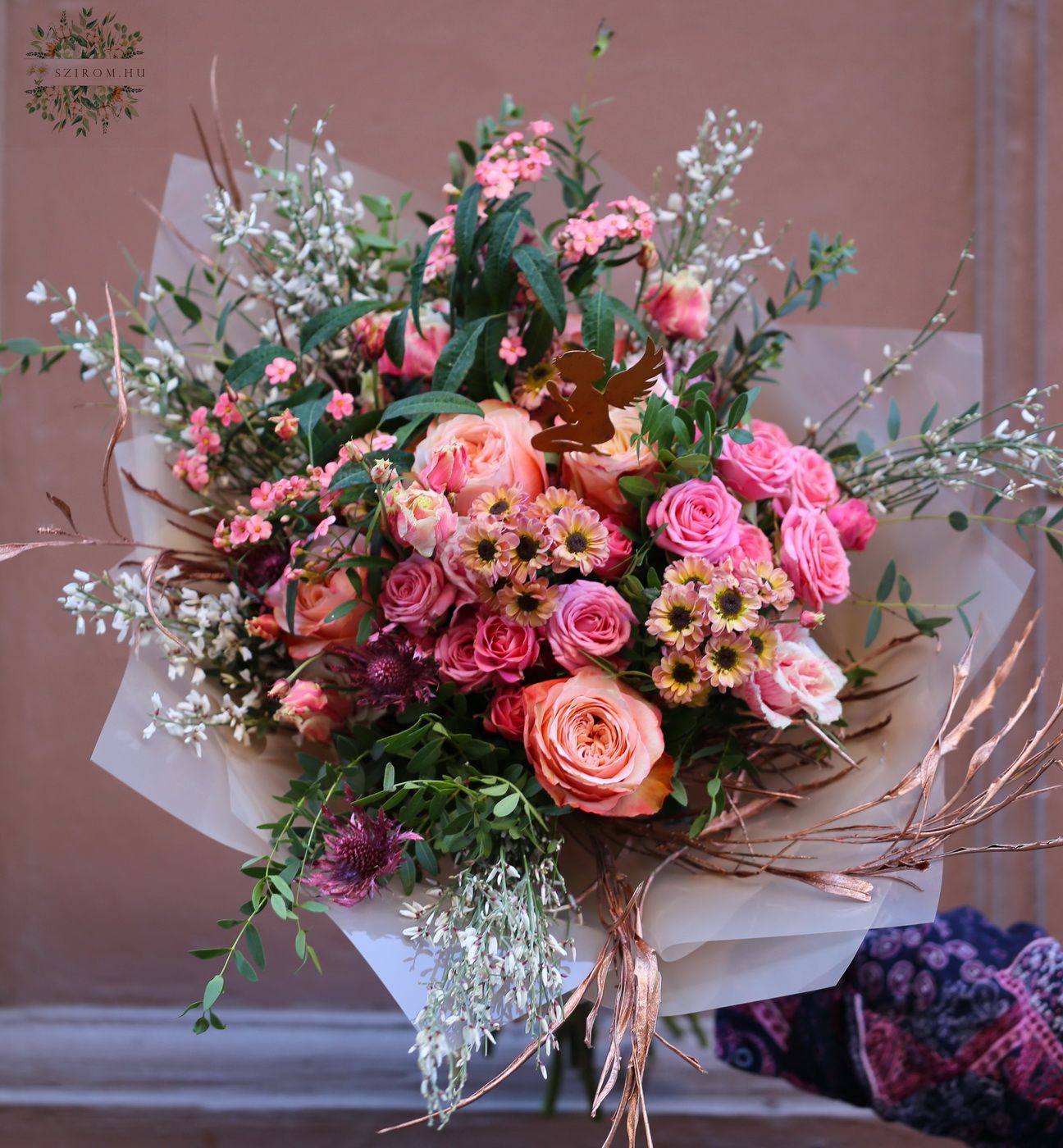 flower delivery Budapest - peach-pink angel bouquet (18 stems)