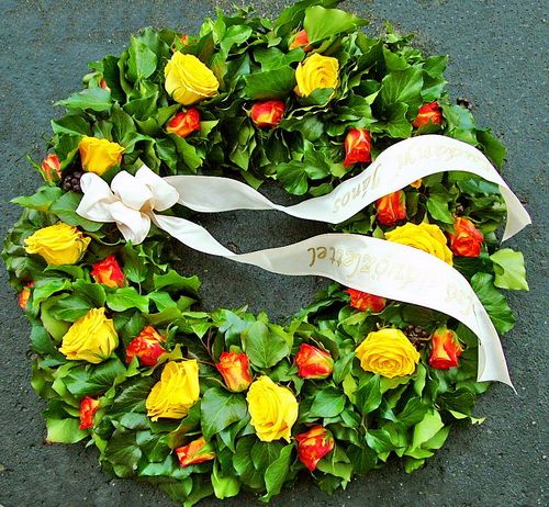 flower delivery Budapest - ivory wreath with 30 roses (orange, yellow) 65cm