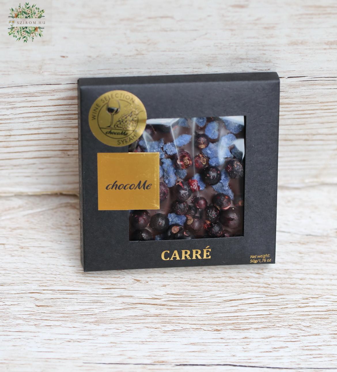 flower delivery Budapest - chocoMe handmade chocolate 50g (candied violet petals, freeze-dried blackcurrants, pistache)