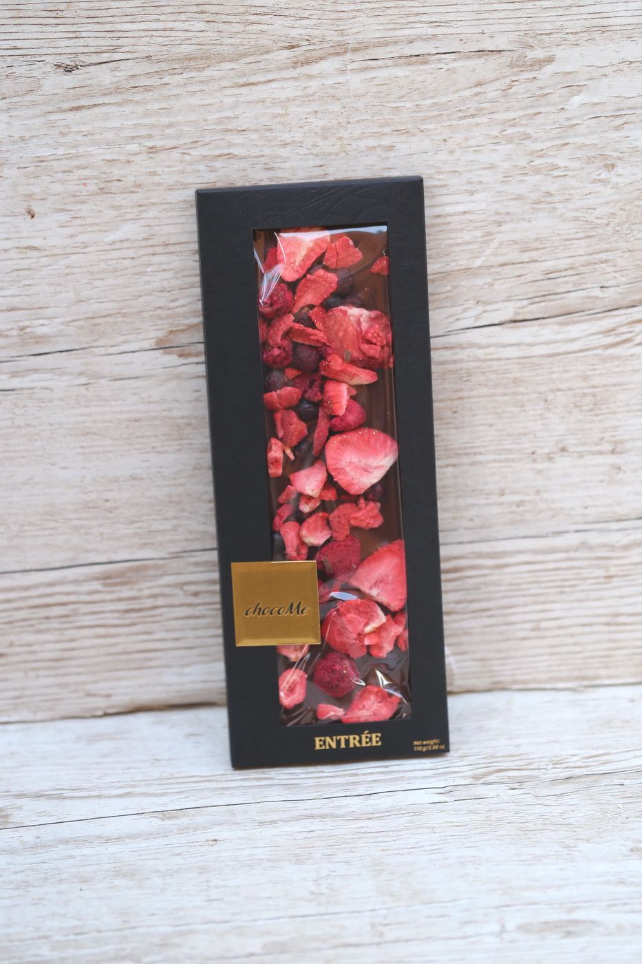flower delivery Budapest - ChocoMe Milk chocolate, freeze-dried strawberry slices, freeze-dried blackcurrants, freeze-dried raspberries G104 110g