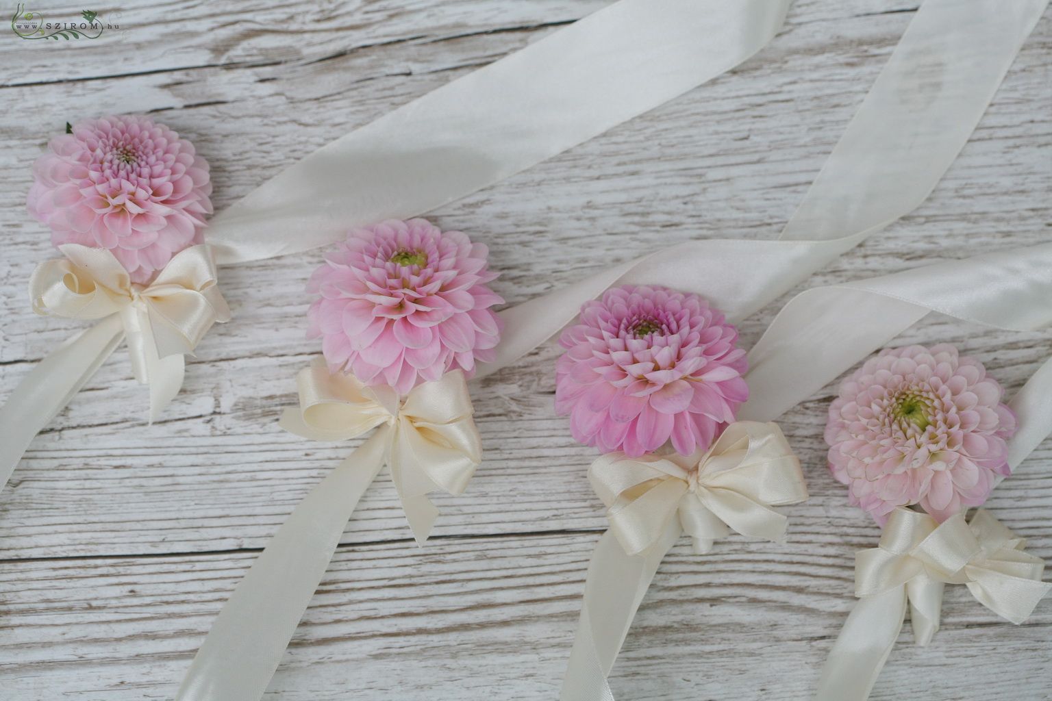 flower delivery Budapest - wrist corsage made of dahlia (pink)