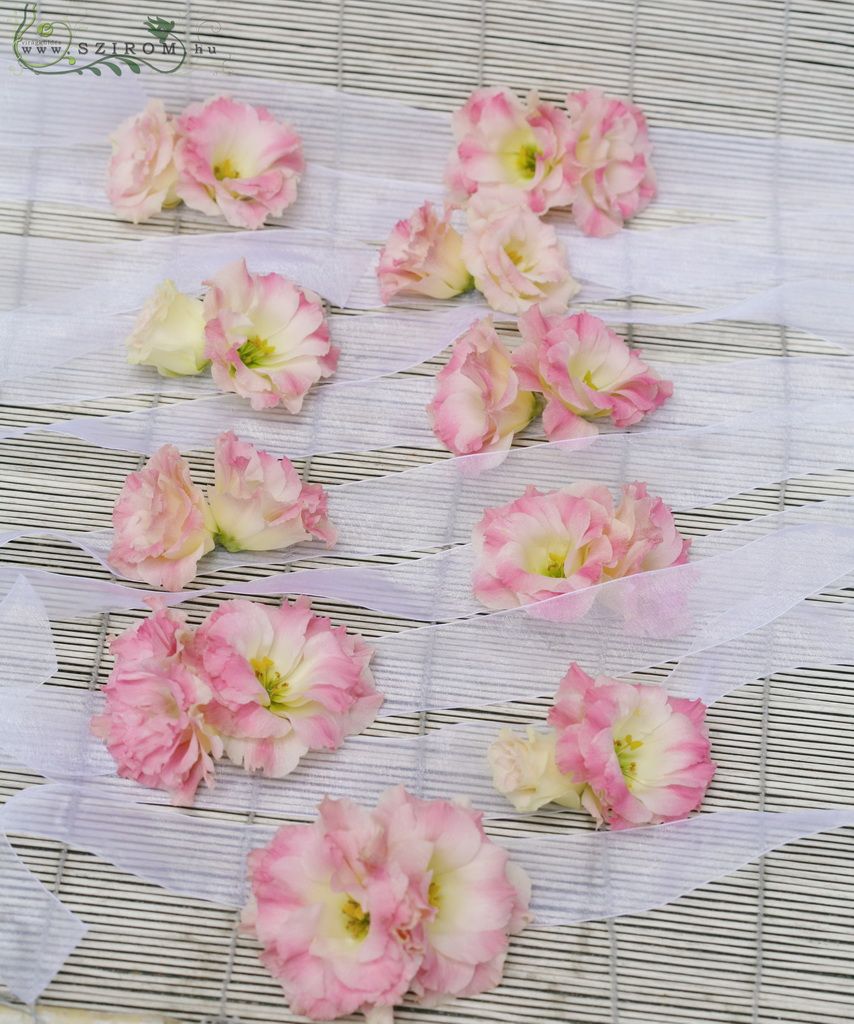 flower delivery Budapest - wrist corsage made of lisianthus (pink)