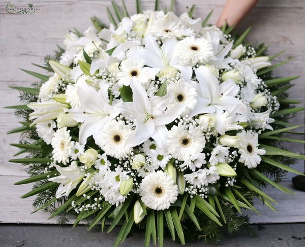 Blumenlieferung nach Budapest - Kranz mit 55 weißen Blüten