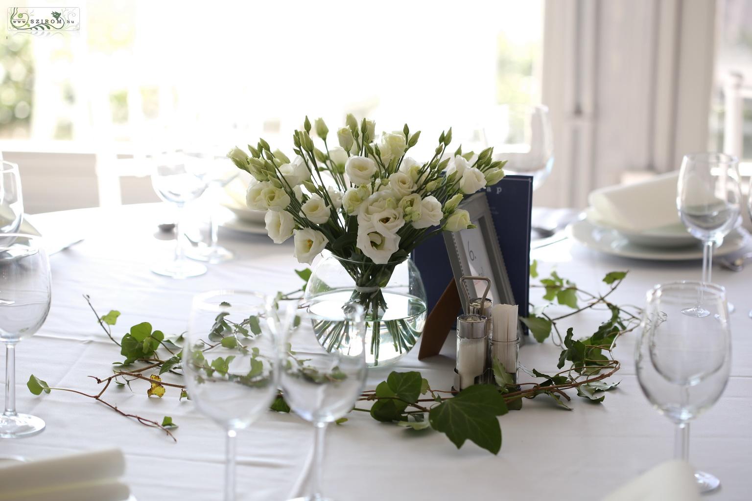 flower delivery Budapest - Wedding table decoration in glass sphere  Csillagkert  (lisianthus, amber, white)