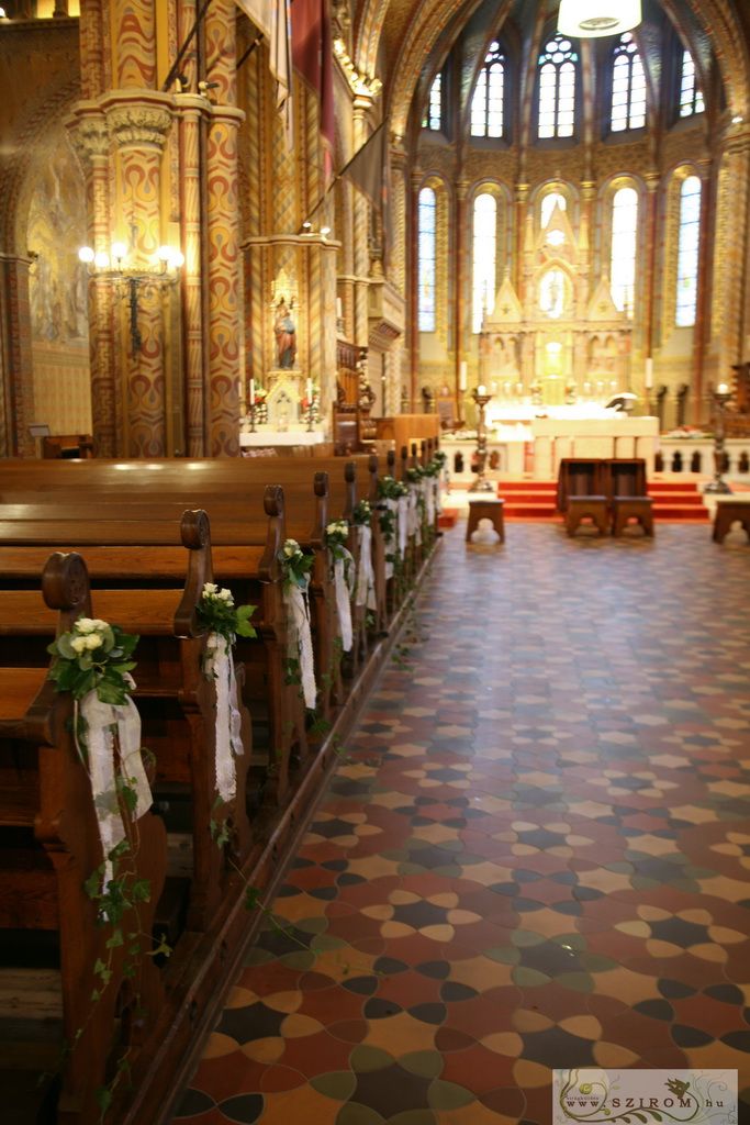flower delivery Budapest - wwedding pew flower decoration 1 db (rose, white), Matthias church Budapest