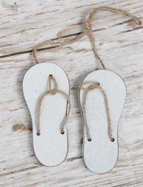 flower delivery Budapest - wooden slippers (10 cm)