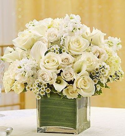 flower delivery Budapest - white  dream in glass cube (40 stems)