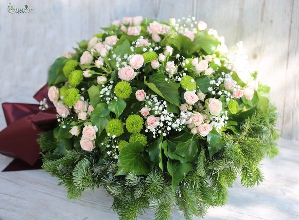 flower delivery Budapest - Domed wreath with spray roses (60cm)