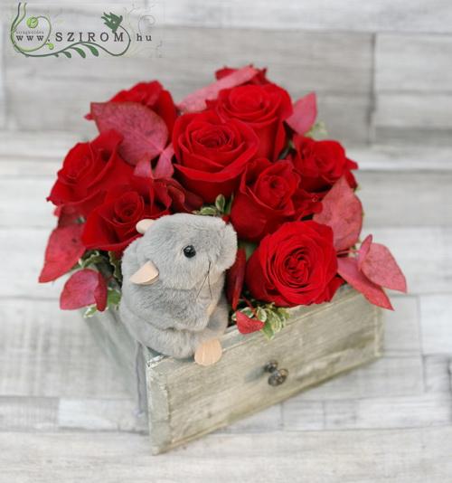 flower delivery Budapest - mouse in the drawer (with 11 red roses)