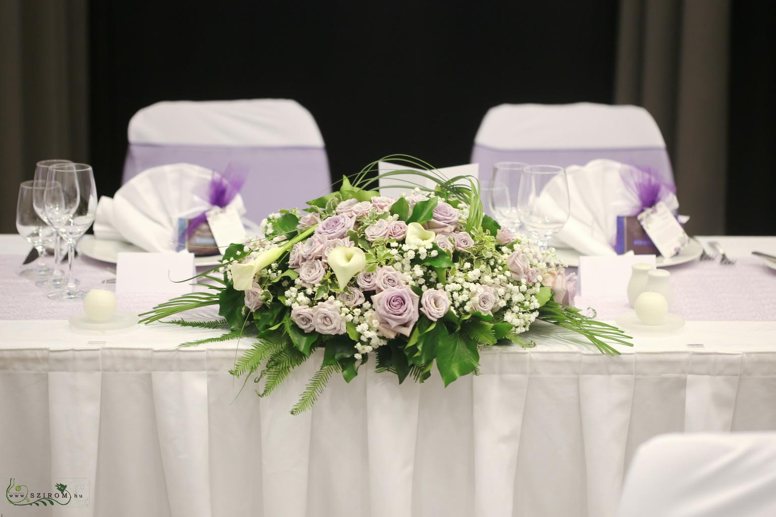 Blumenlieferung nach Budapest - Brautpaartisch Blumendekoration